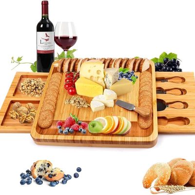 BAMBOO CHEESE BOARD WITH TOOLS